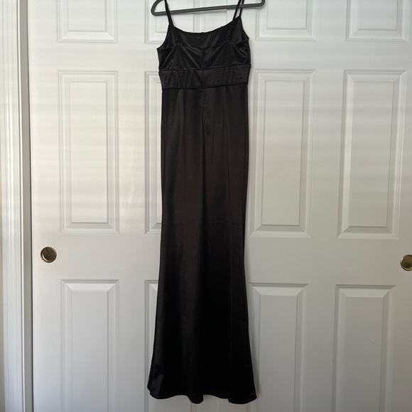 Lulu’s Under the Spotlight Black Satin Sleeveless Mermaid Maxi Dress - Picture 3 of 4